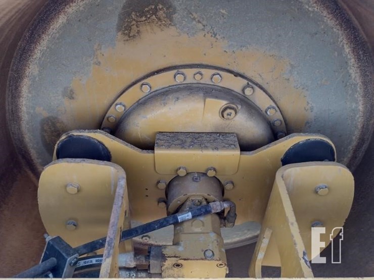 2015-caterpillar-cs56b-image-21
