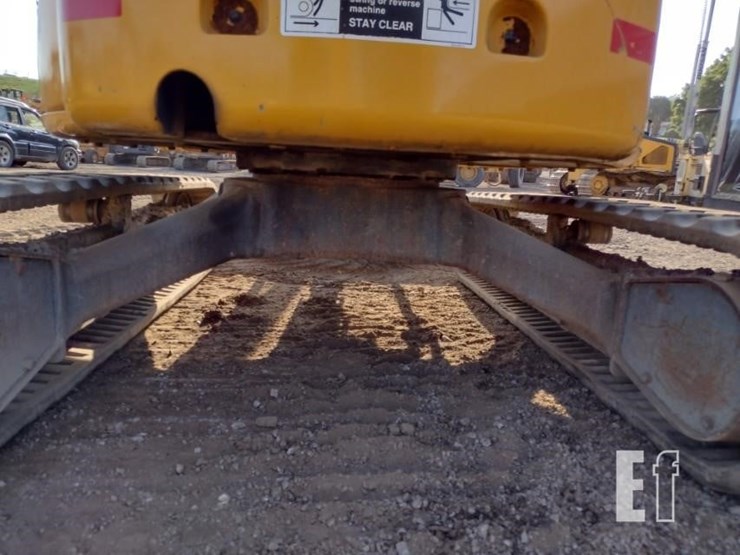 2006-deere-35d-image-46