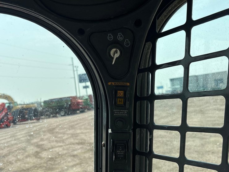 2016-bobcat-t750-image-22