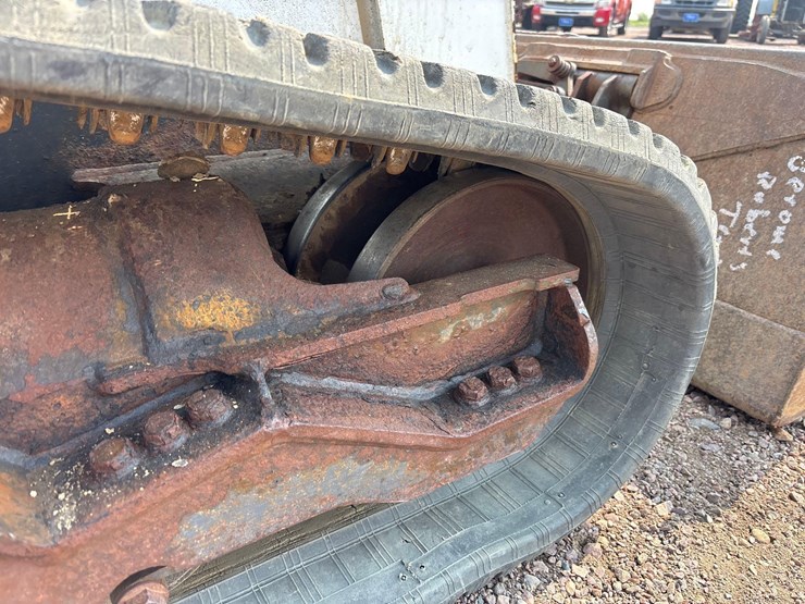 2016-bobcat-t750-image-33