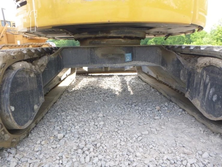 2022-deere-26g-image-45