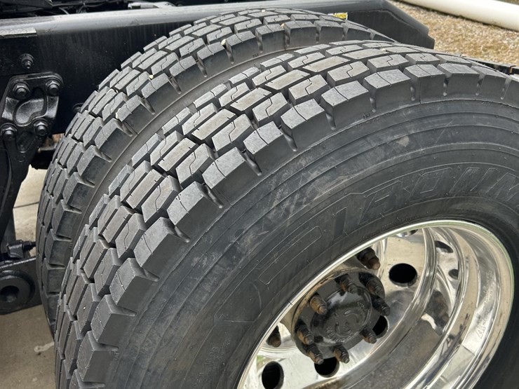 2020-kenworth-t800-image-8