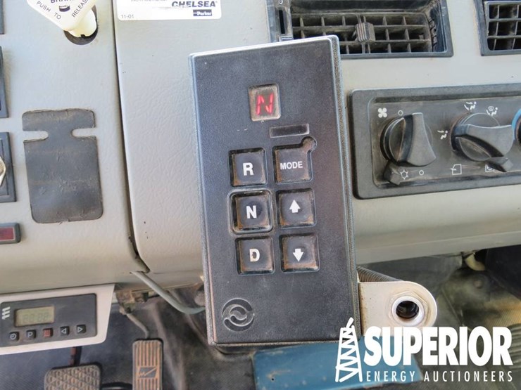 2004-freightliner-fl80-image-30