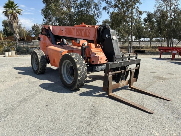 2015-jlg-8042-image-2