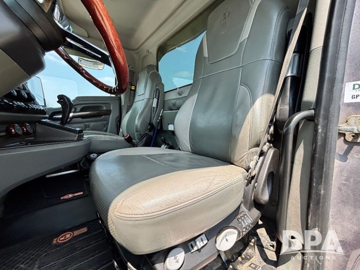 2016-kenworth-t880-image-86