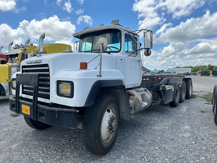 1999-mack-rd688s-image-1