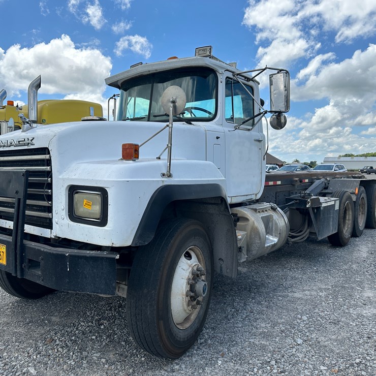 1999 MACK RD688S