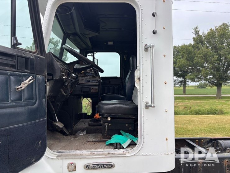 2000-freightliner-truck-(gp11021,-unit-398)-image-73