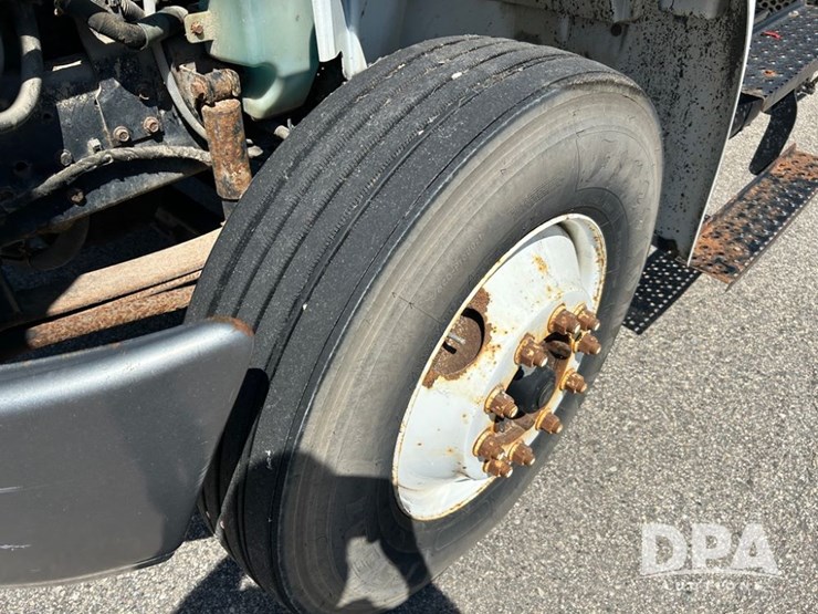 2005-international-durastar-4300-image-15