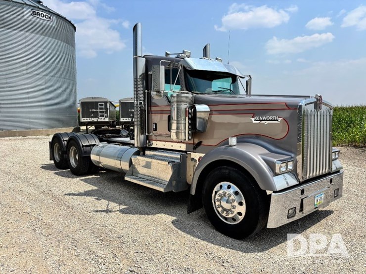 2014-kenworth-w900-image-7