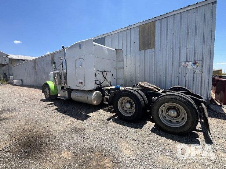 2000-peterbilt-379-image-3