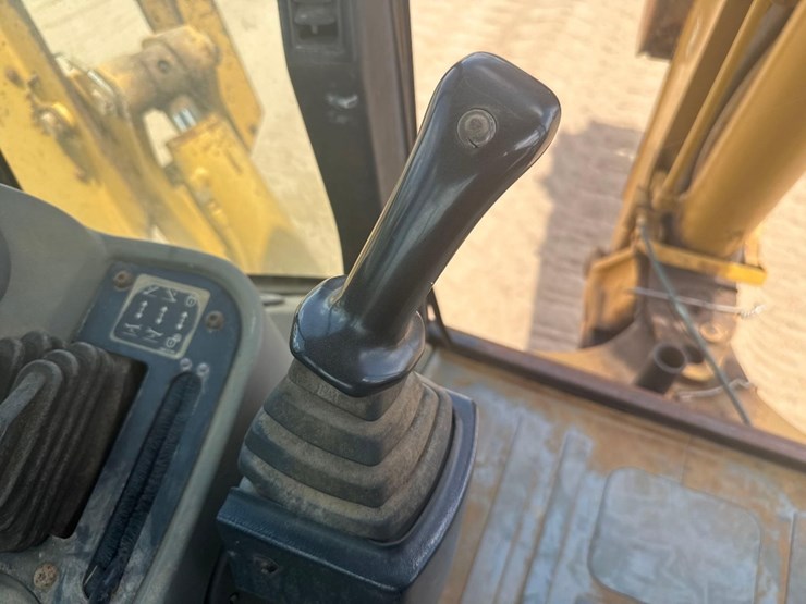 2003-caterpillar-420d-image-30