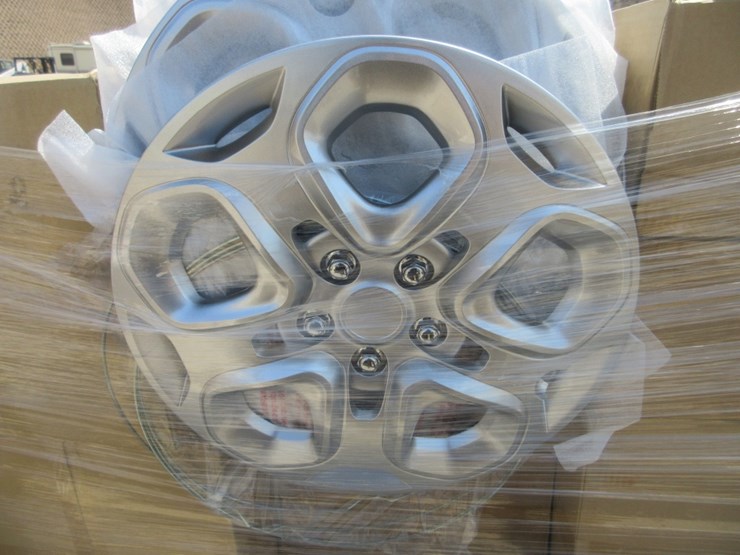 (2)-pallets-of-misc-automotive-wheel-covers-image-5