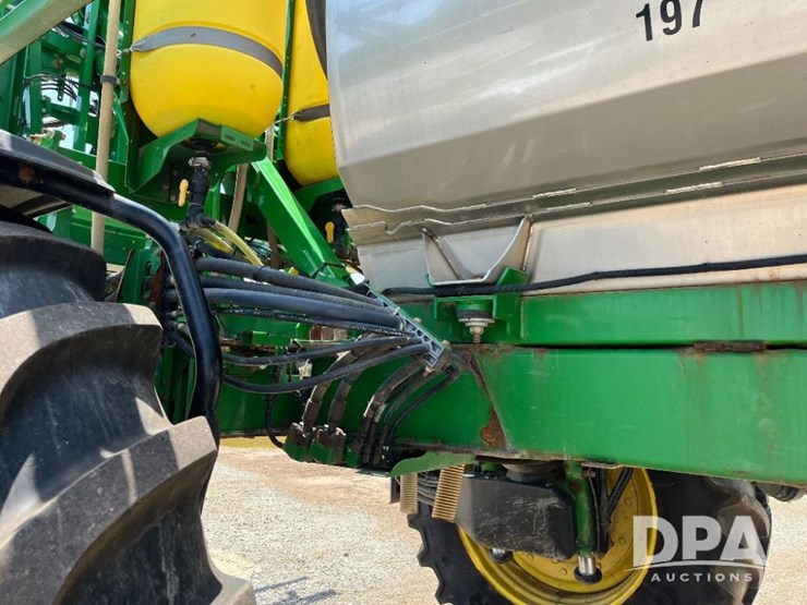 2020-john-deere-r4045-image-52
