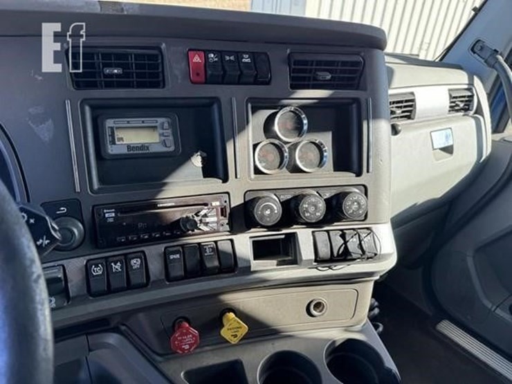 2018-kenworth-t680-image-13