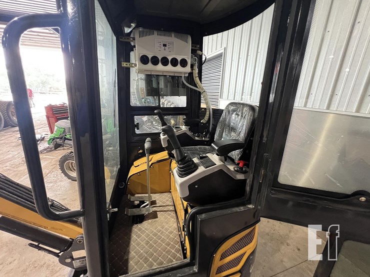 2024-agt-mini-excavator-1178-image-10