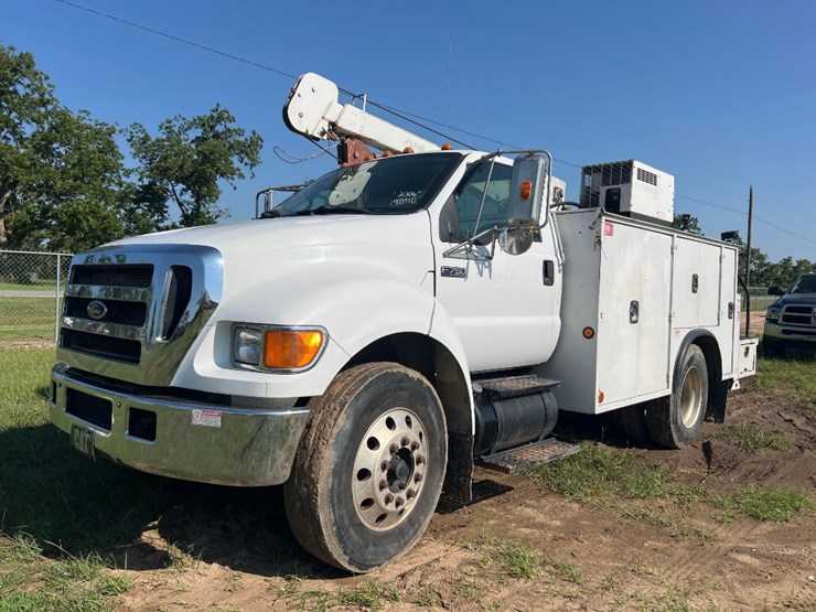 2006-ford-f750-xlt-image-8