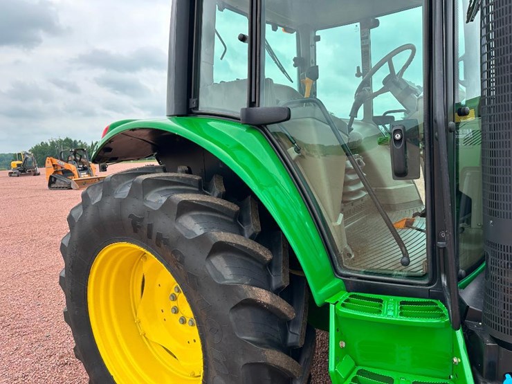 2014-john-deere-6115m-image-25