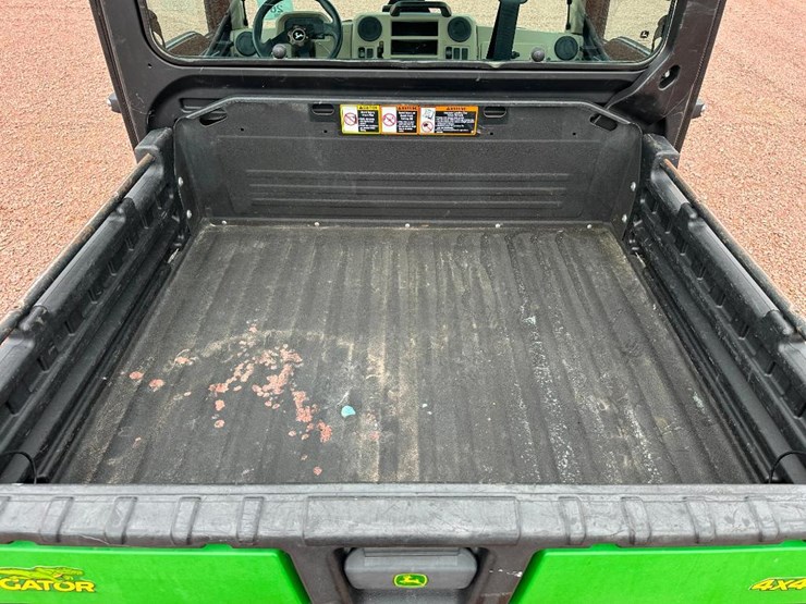 2022-john-deere-gator-image-23