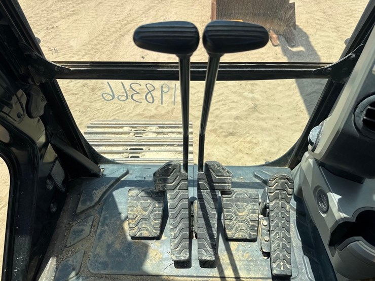 2019-caterpillar-326fl-image-33