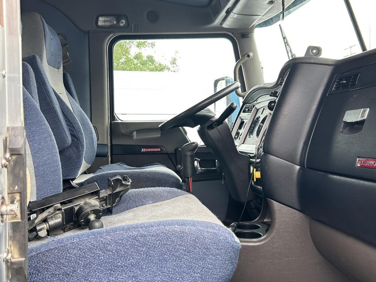 2020-kenworth-t800-image-26
