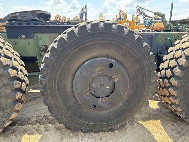 2000-oshkosh-m1070-image-15