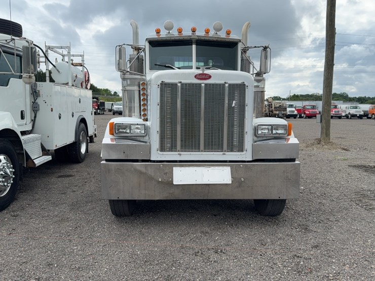 2003-peterbilt-379-image-2