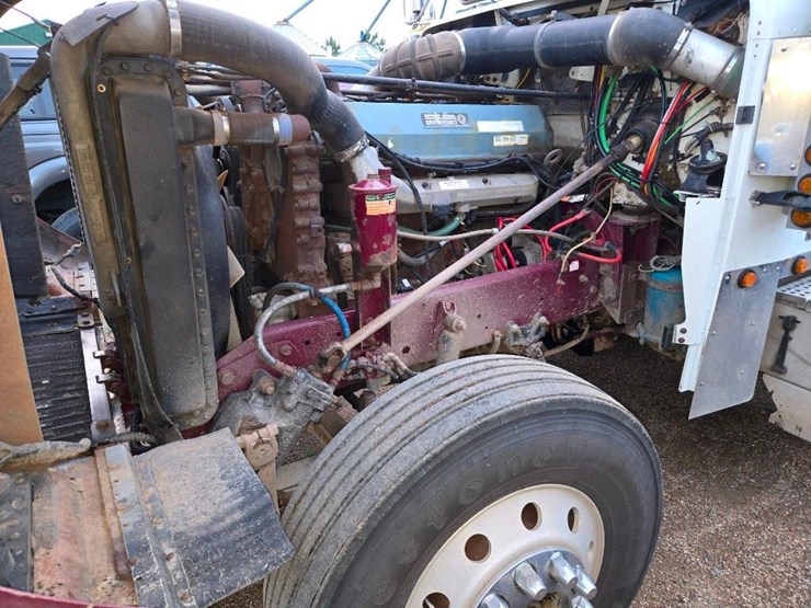 2000-peterbilt-379-image-8