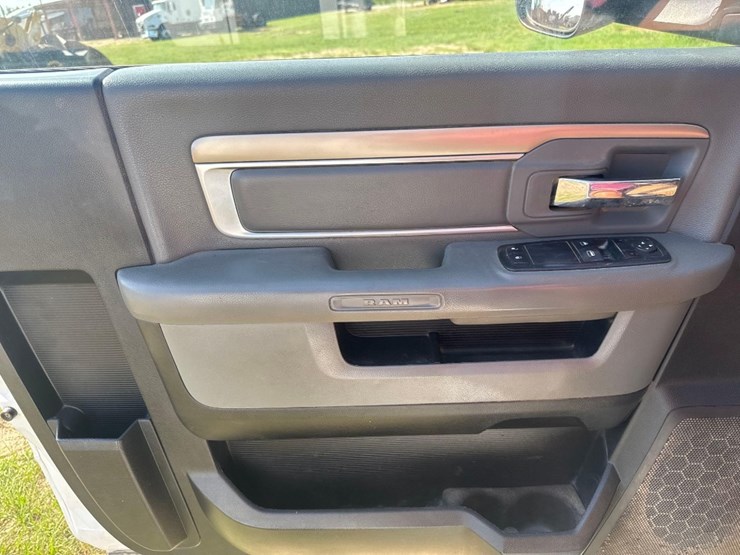 2017-dodge-ram-5500-image-30