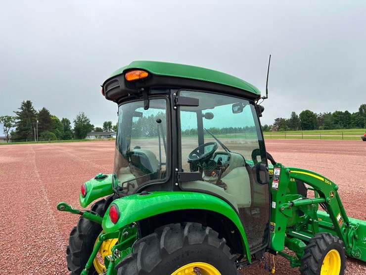 2022-john-deere-3046r-image-19