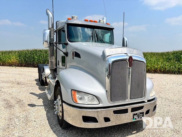 2014-kenworth-t660-image-18