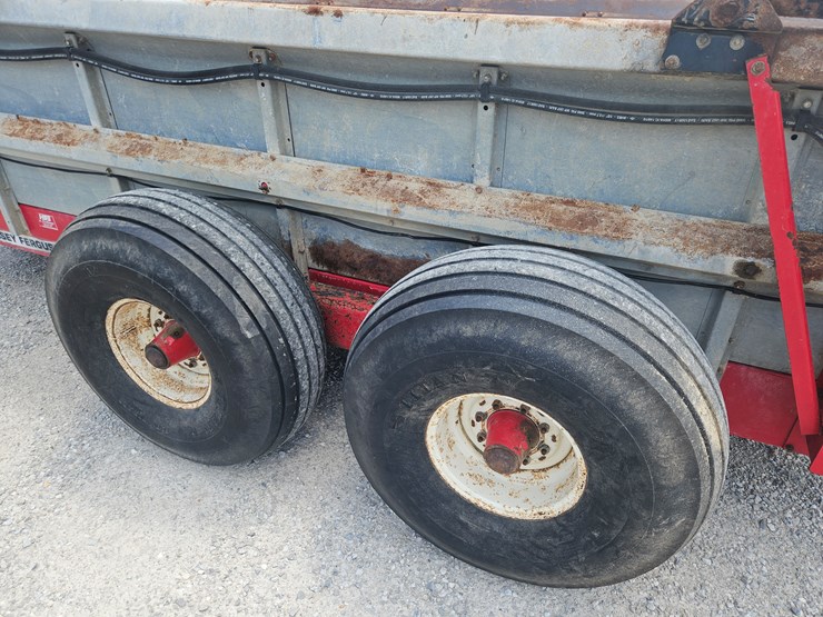 massey-ferguson-3743-image-10