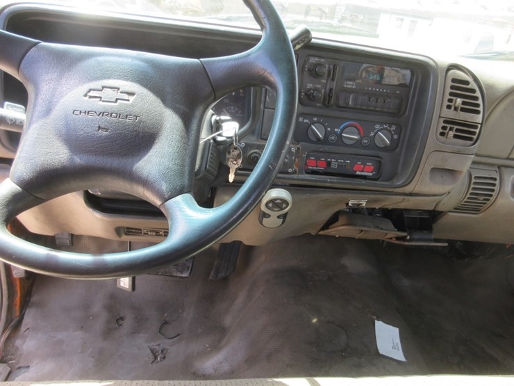 2000-chevrolet-3500hd-image-9