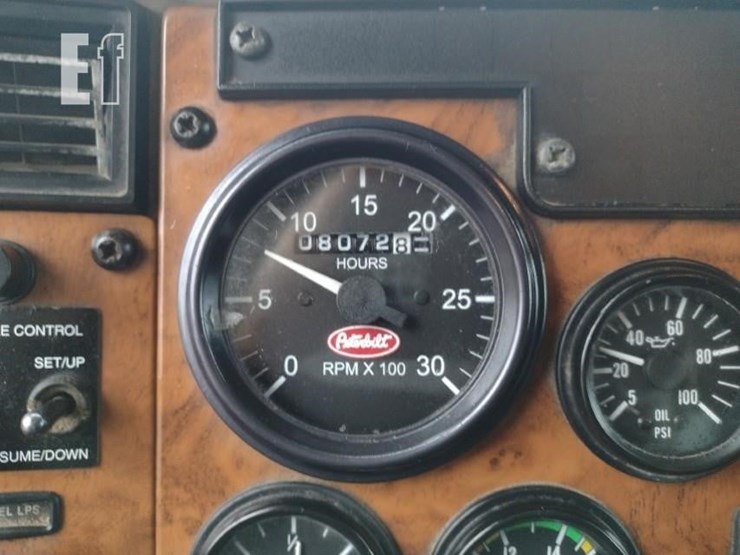 2008-peterbilt-335-image-7