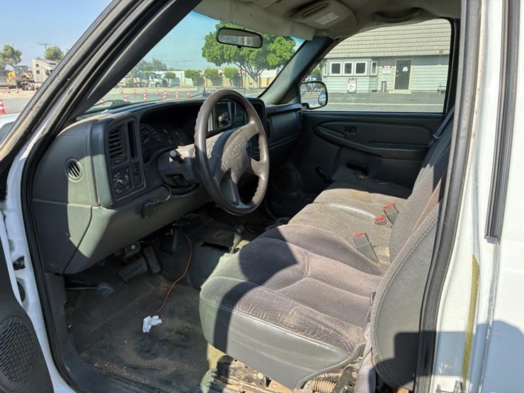 2005-chevrolet-silverado-2500-image-10