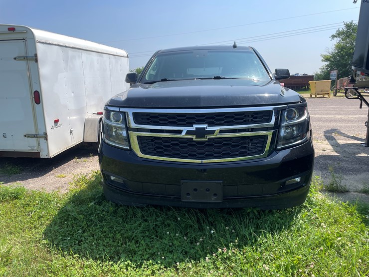 2015-chevrolet-suburban-image-2