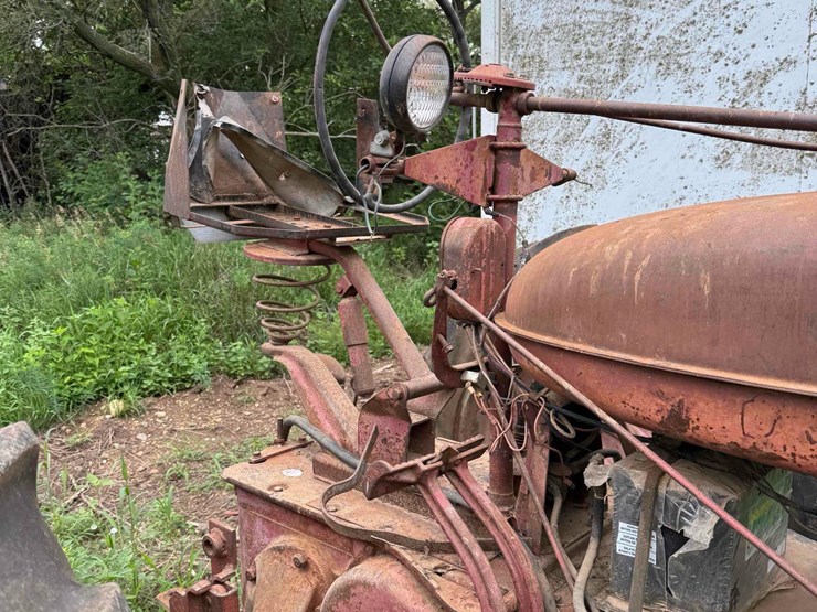 farmall-m-tractor-image-8