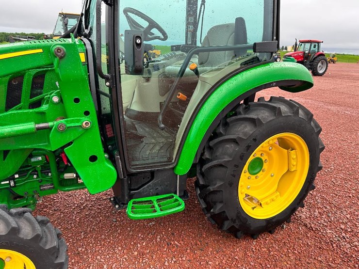 2022-john-deere-3046r-image-13