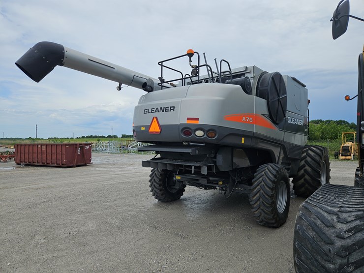 2009-gleaner-a76-image-22
