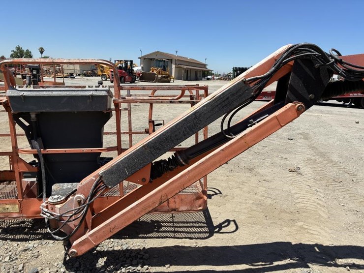 2013-jlg-600aj-image-6