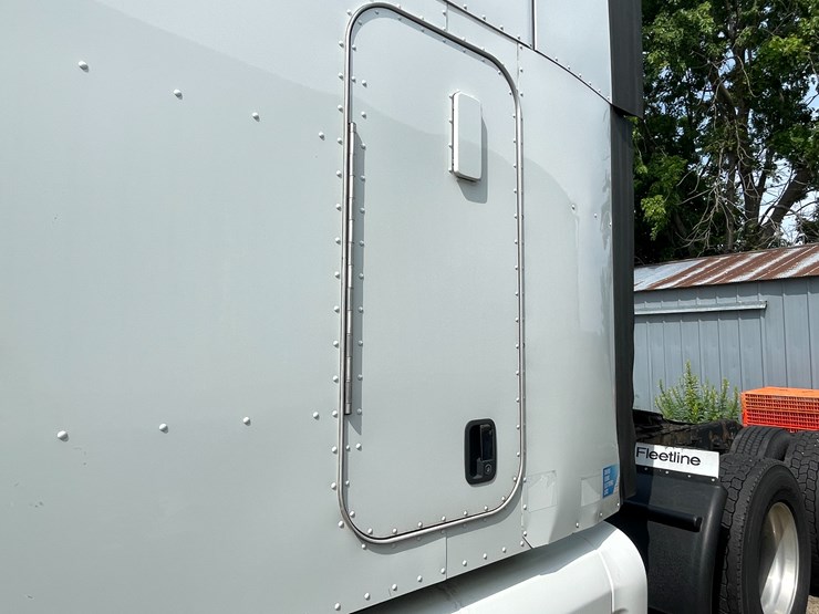 2015-peterbilt-579-image-102