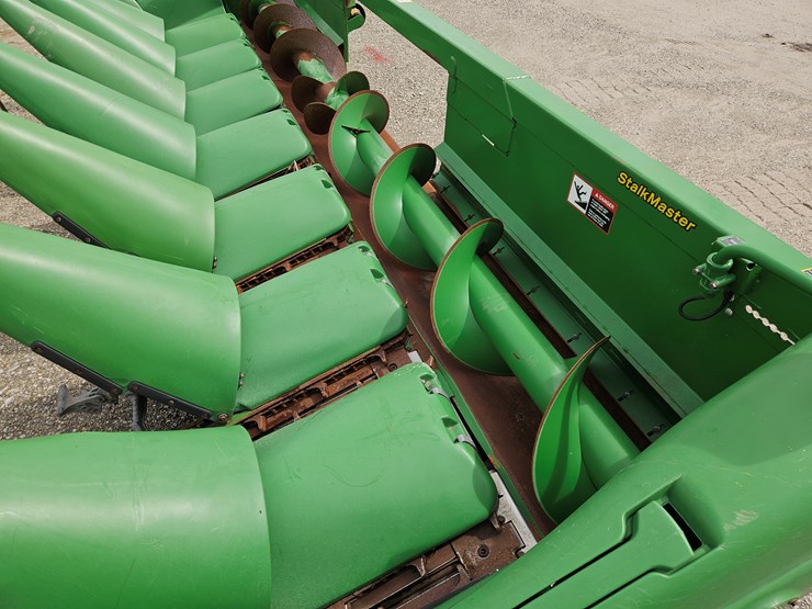 2011-john-deere-608c-image-5