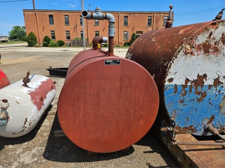 #2566-•-wemco-550-gallon-fuel-tank-image-3