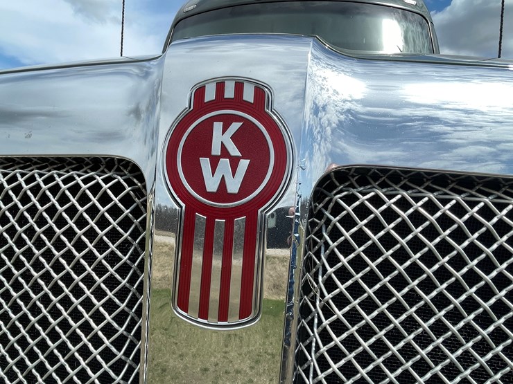 2018-kenworth-t680-image-8