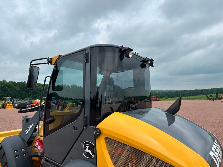 2017-deere-304l-image-29