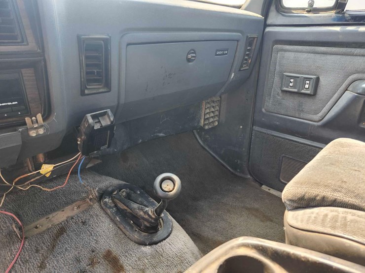 1993-dodge-w350-image-11