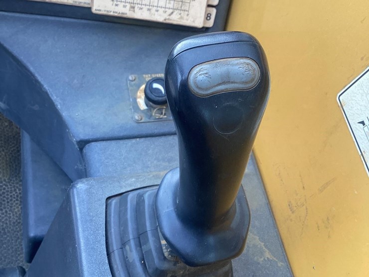 2010-caterpillar-tl943-image-13