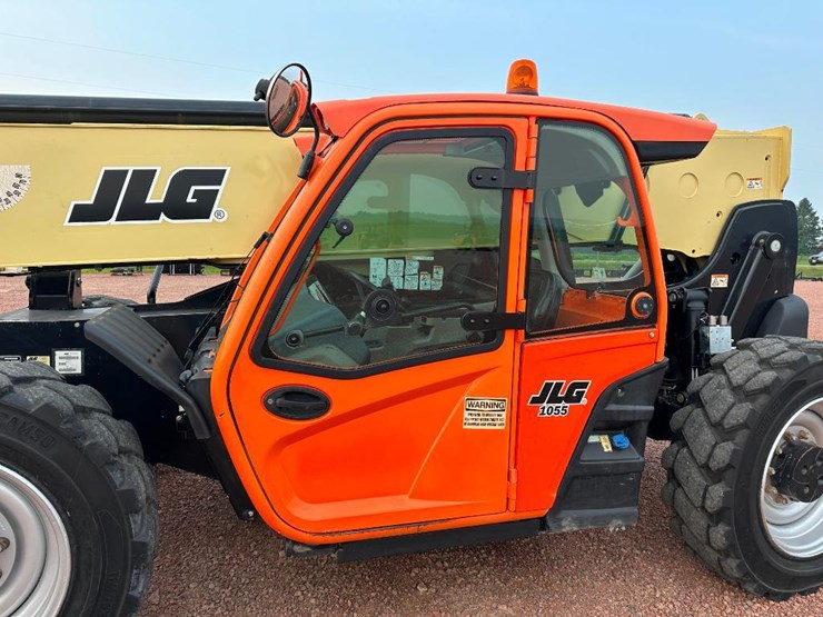 2016-jlg-1055-image-21