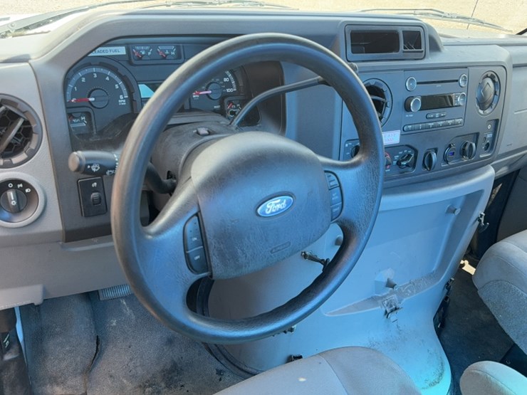 2013-ford-e350-image-14