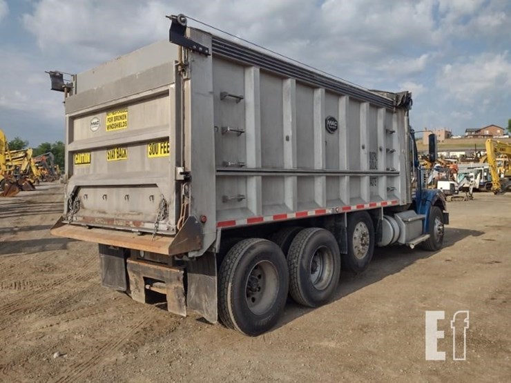 2017-freightliner-122sd-image-34
